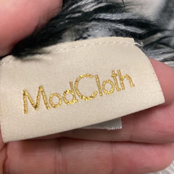 Modcloth Plaid Blanket Scarf - Picture 2 of 4